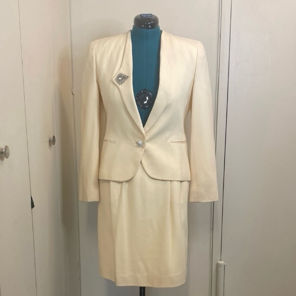Vintage Cream 100% Wool Blazer/Skirt Set with rhinestone lapel applique